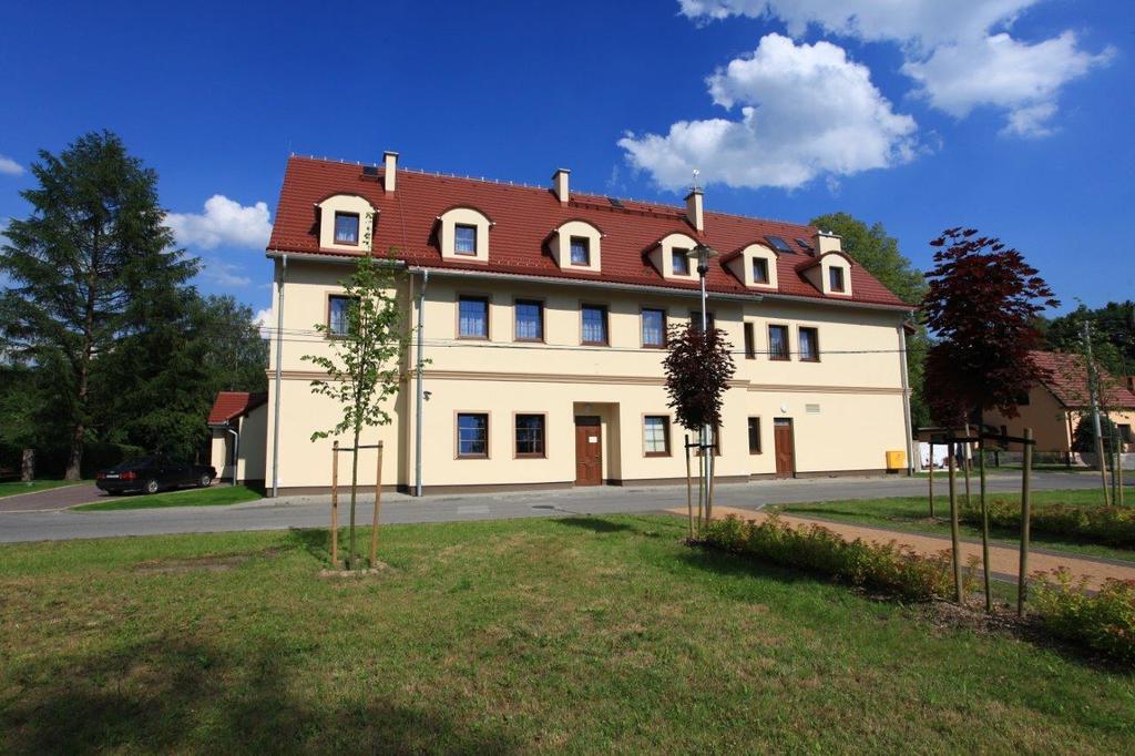 Hotel Modrzewiowy Dwor Gliwice Esterno foto
