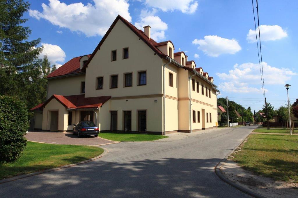 Hotel Modrzewiowy Dwor Gliwice Esterno foto