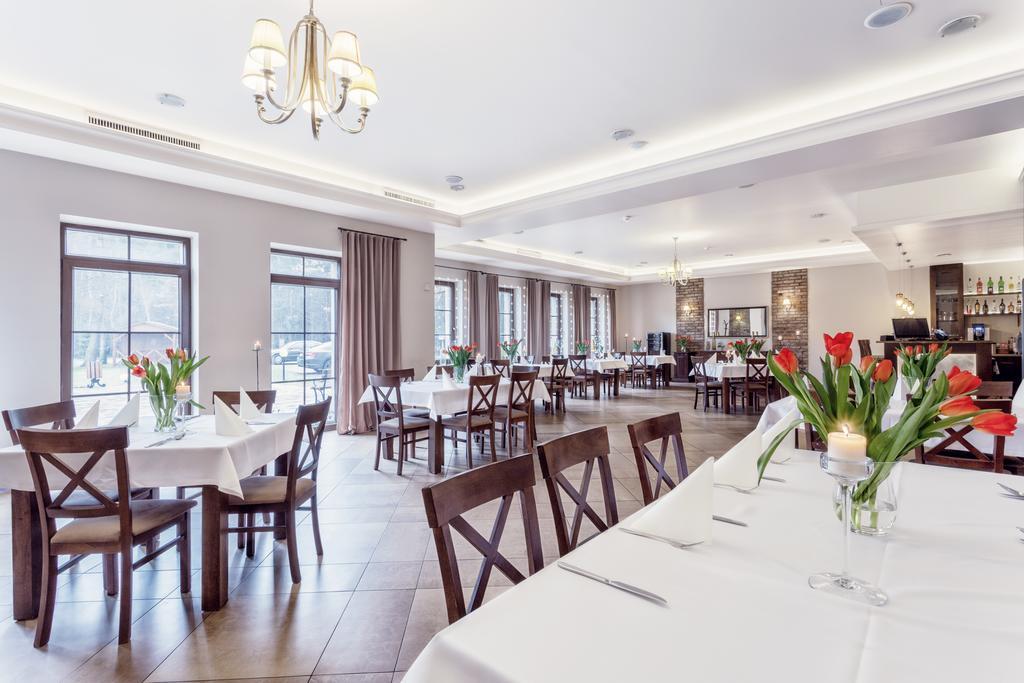 Hotel Modrzewiowy Dwor Gliwice Esterno foto