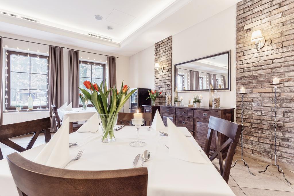Hotel Modrzewiowy Dwor Gliwice Esterno foto