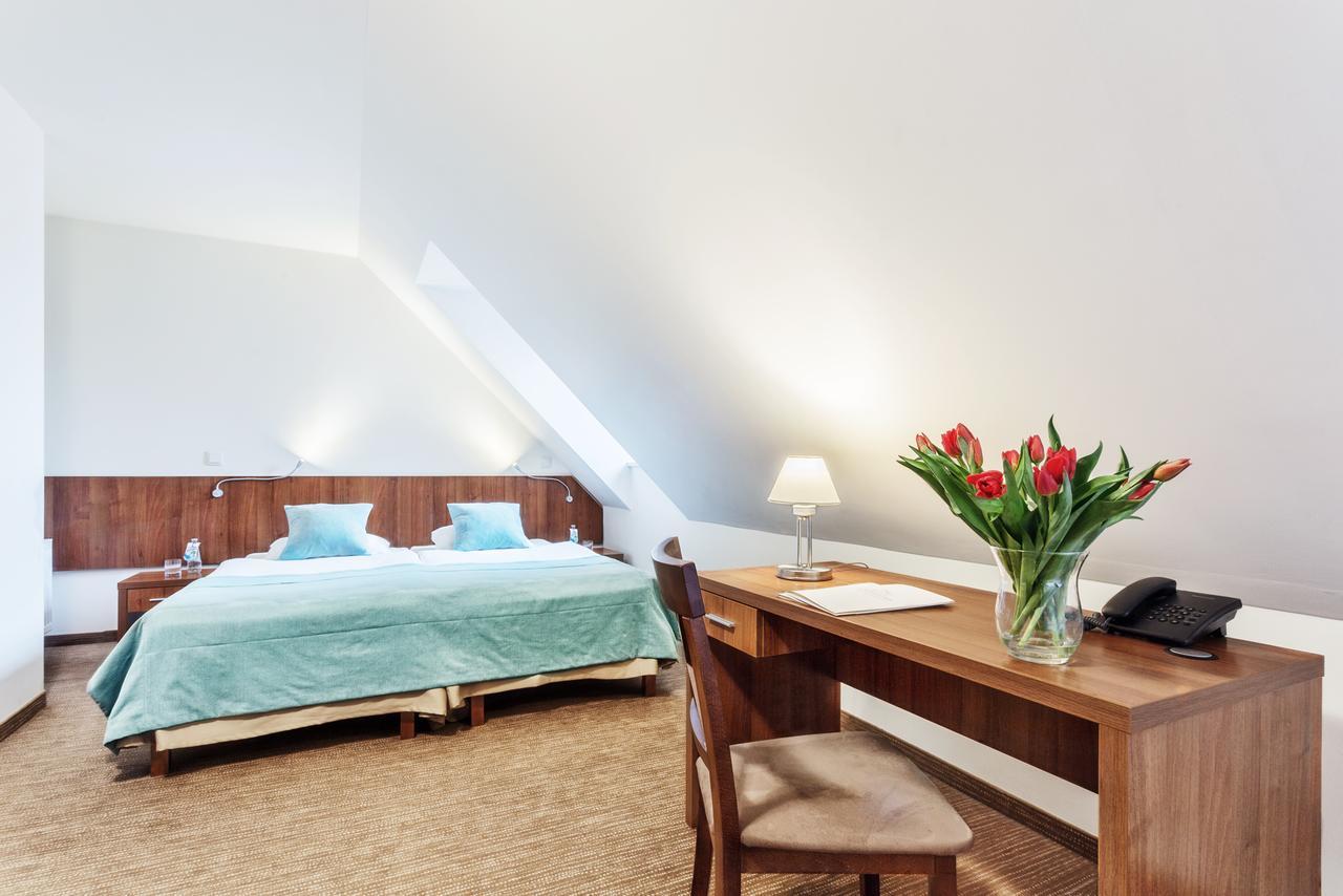 Hotel Modrzewiowy Dwor Gliwice Esterno foto